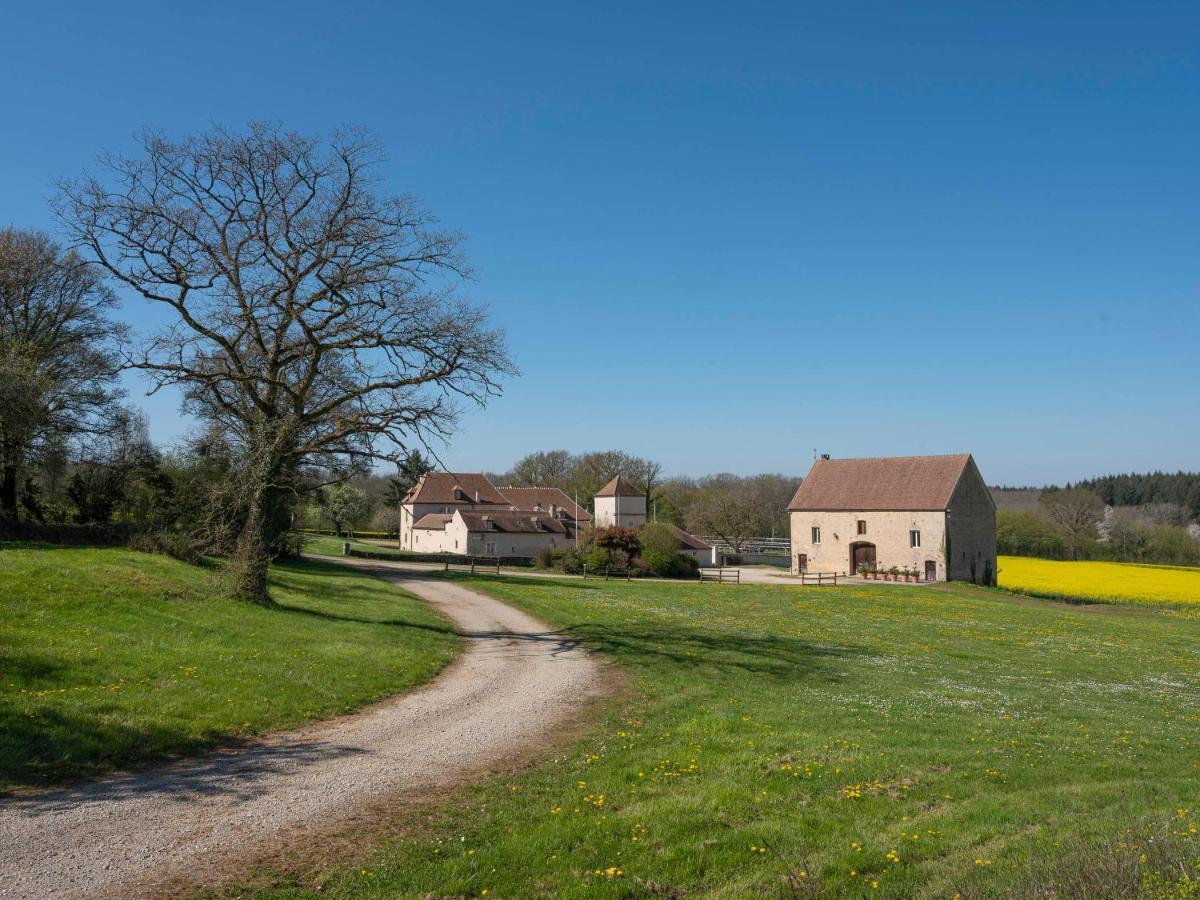 Vila Josette Asquins Exteriér fotografie